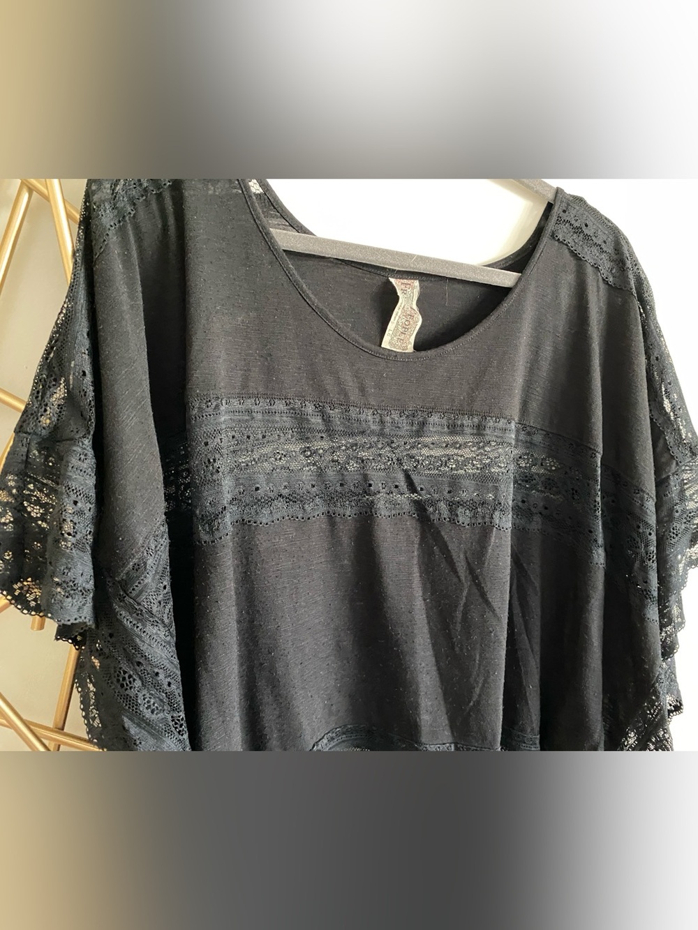 Free People Black Lace Trim Handkerchief Style Tee Shirt - Size L - Picture 2 of 8